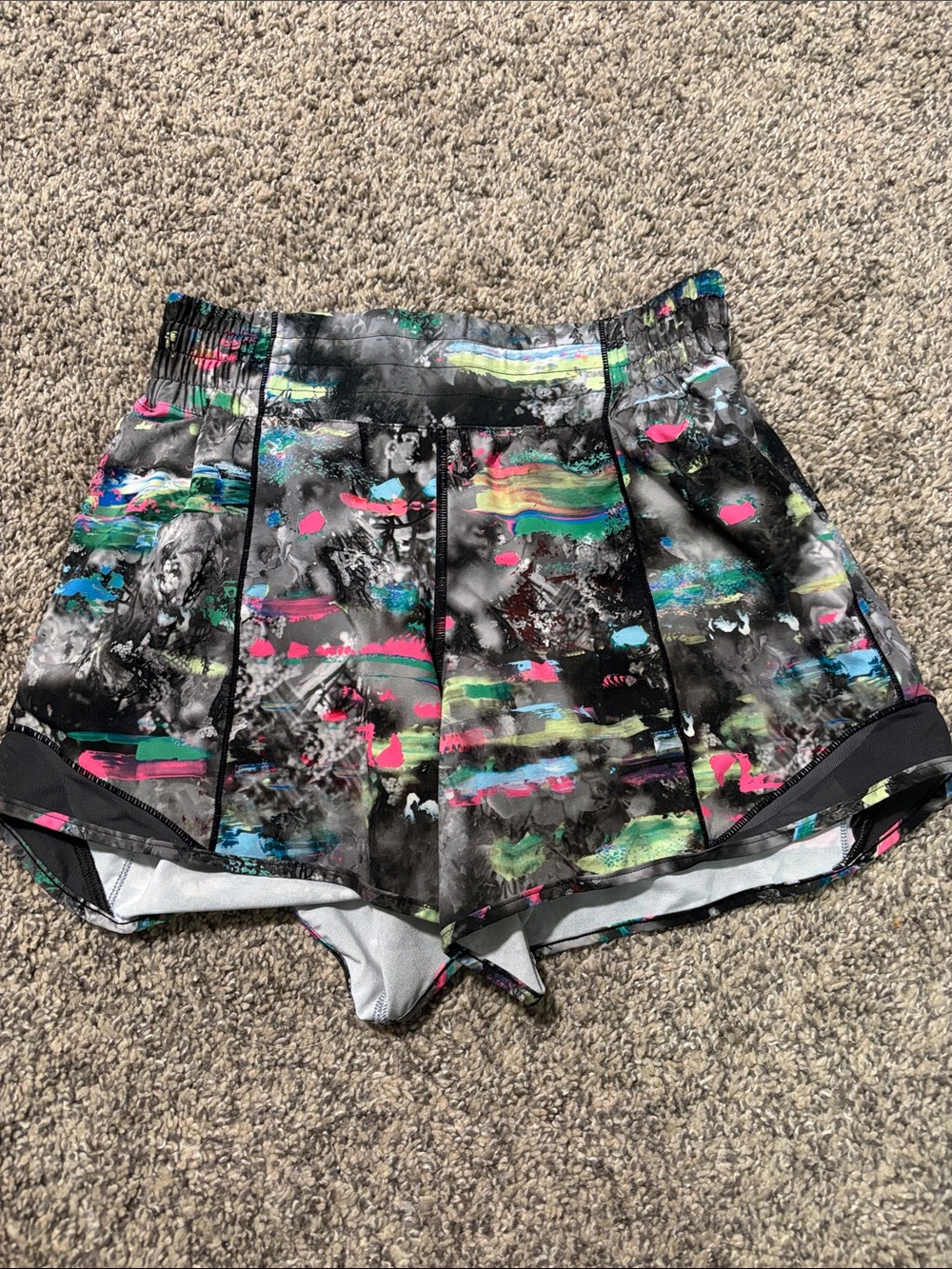 Lululemon Hotty Hot High-Rise Lined Short 4" size 4